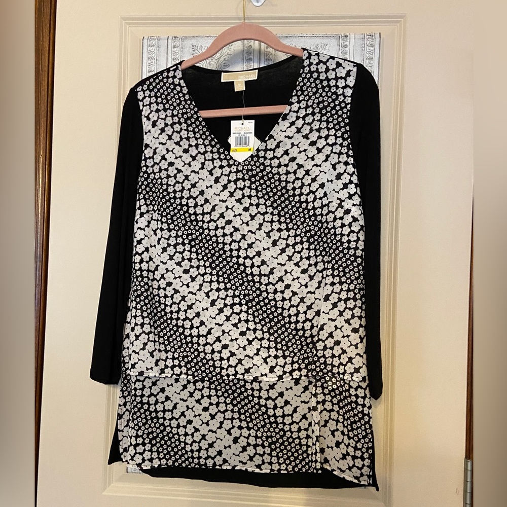 NWT Michael Michael Kors Women Sz-L Blouse, Layered Front, Beautiful🖤🤍Flowers